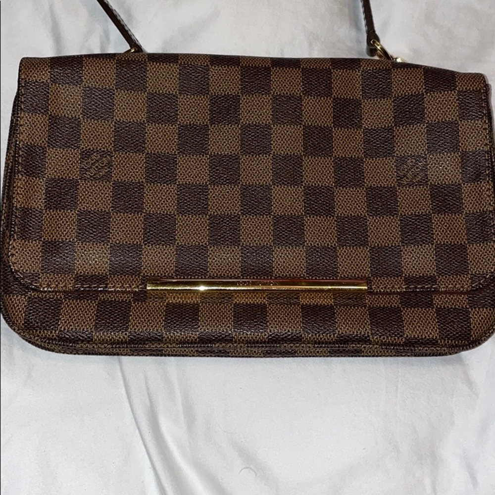 Louis Vuitton Crossbody - Picture 2 of 9